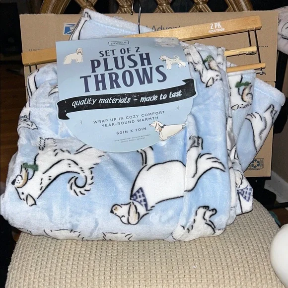 BNWT Baby Blue Dog Plush Throw - Picture 1 of 3
